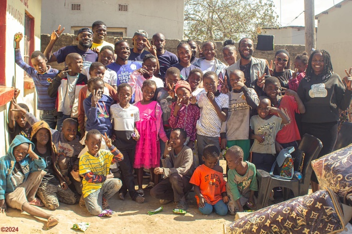 FHF volunteers, caregivers and children at the Home of Love winter outreach